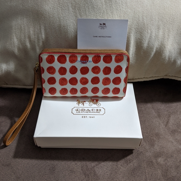 New Coach Wallet clutch wrislet - Picture 1 of 6